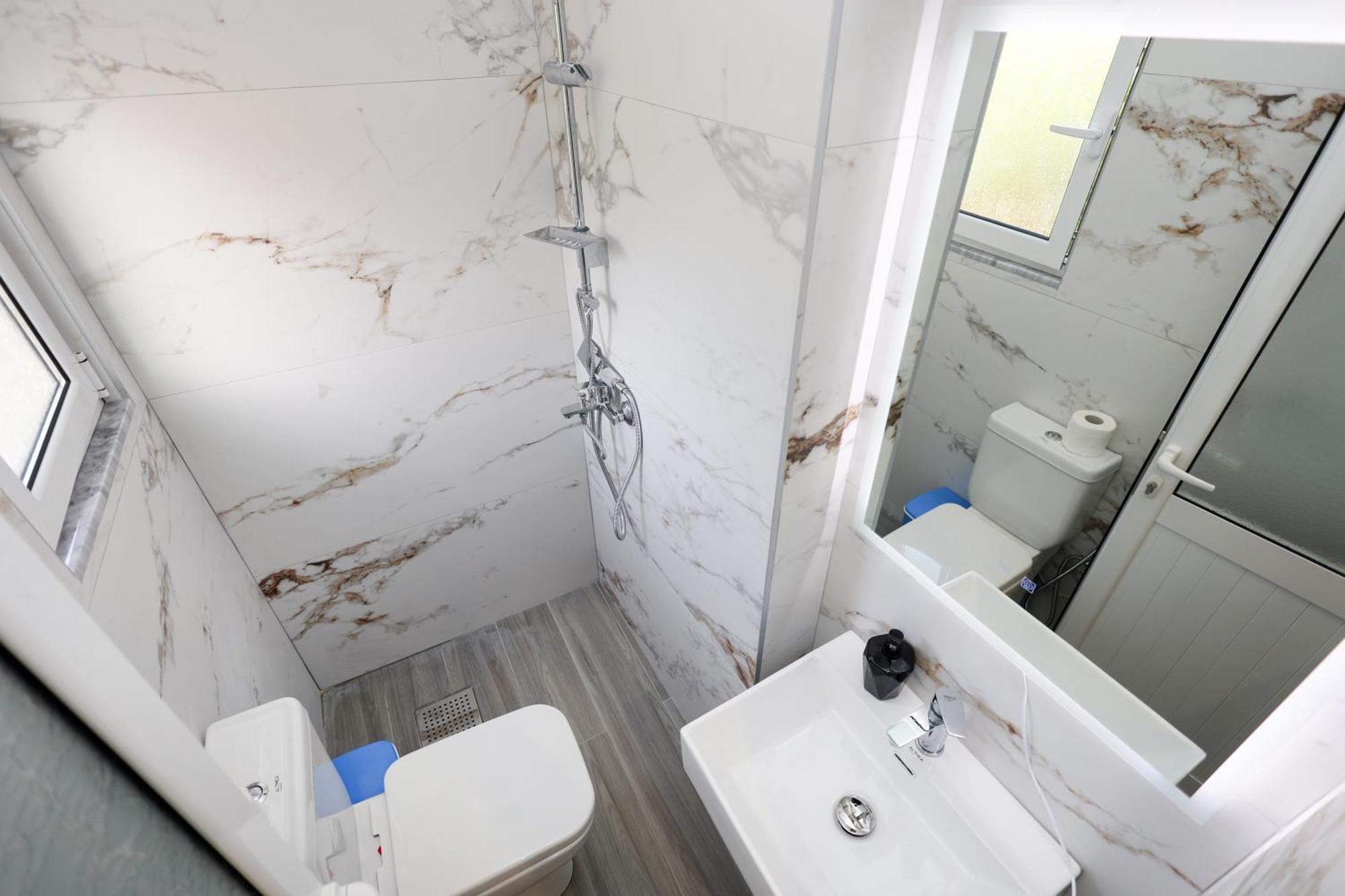 Guesthouse Noke Berat Luaran gambar